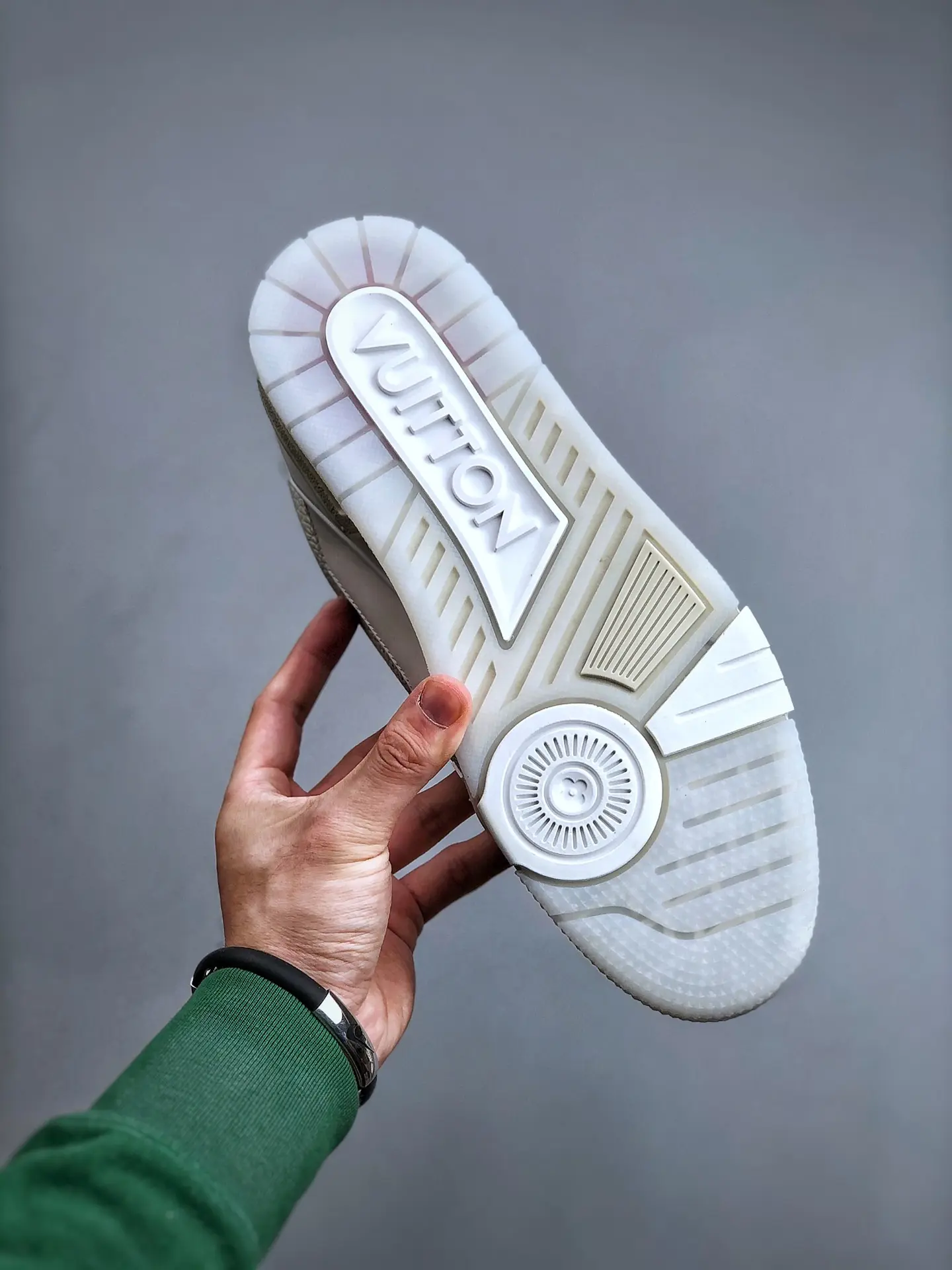 YASSW | Louis Vuitton Trainer White Replica: A Comprehensive Review