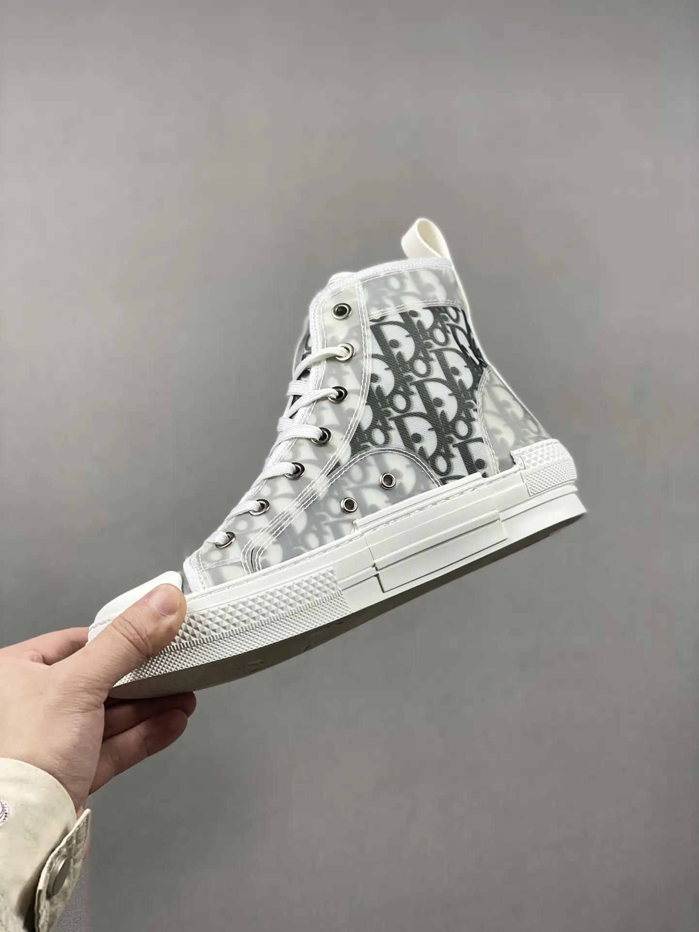 YASSW | Replica Dior B23 Oblique Sneakers: Stylish Imitations in White & Black