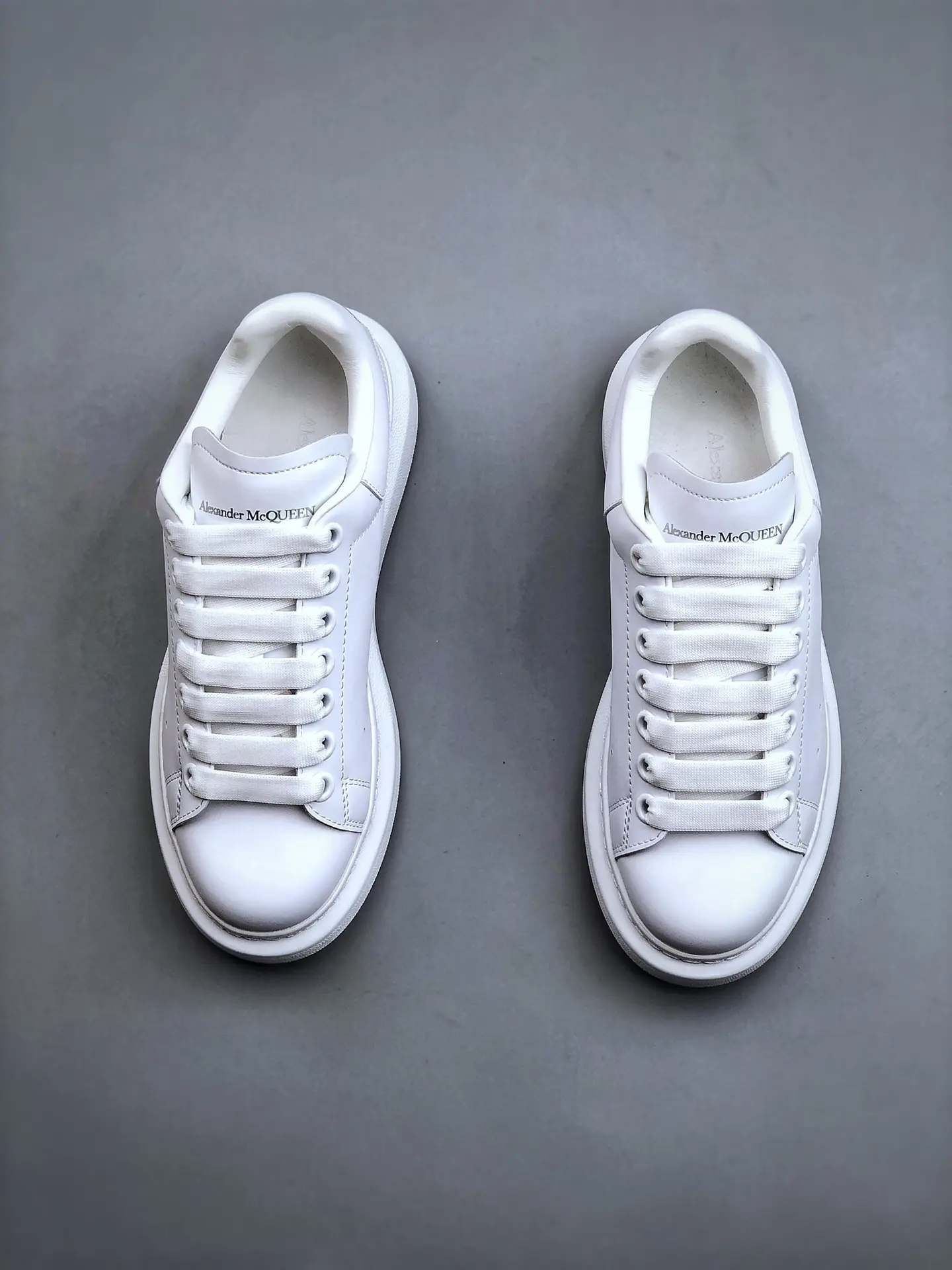 YASSW | Replica Alexander McQueen White Sneakers: Style and Comfort for All Seasons