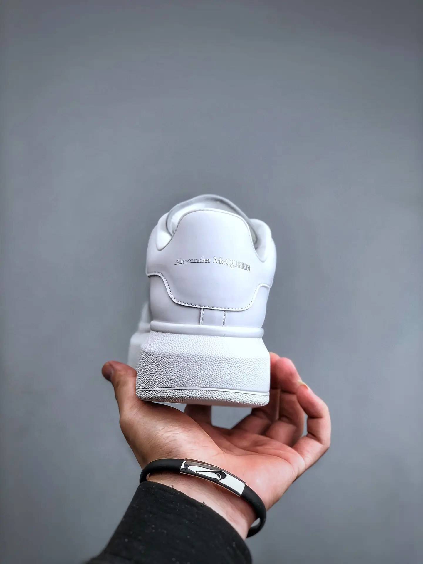 YASSW | Replica Alexander McQueen White Sneakers: Style and Comfort for All Seasons