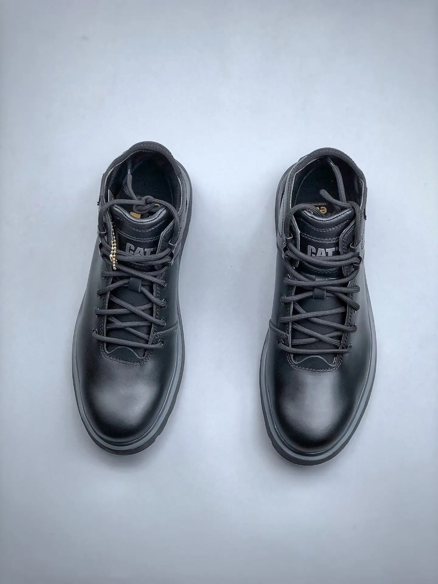 YASSW | The Ultimate Guide to Waterproof Work and Trekking Boots: From Replicas to Originals