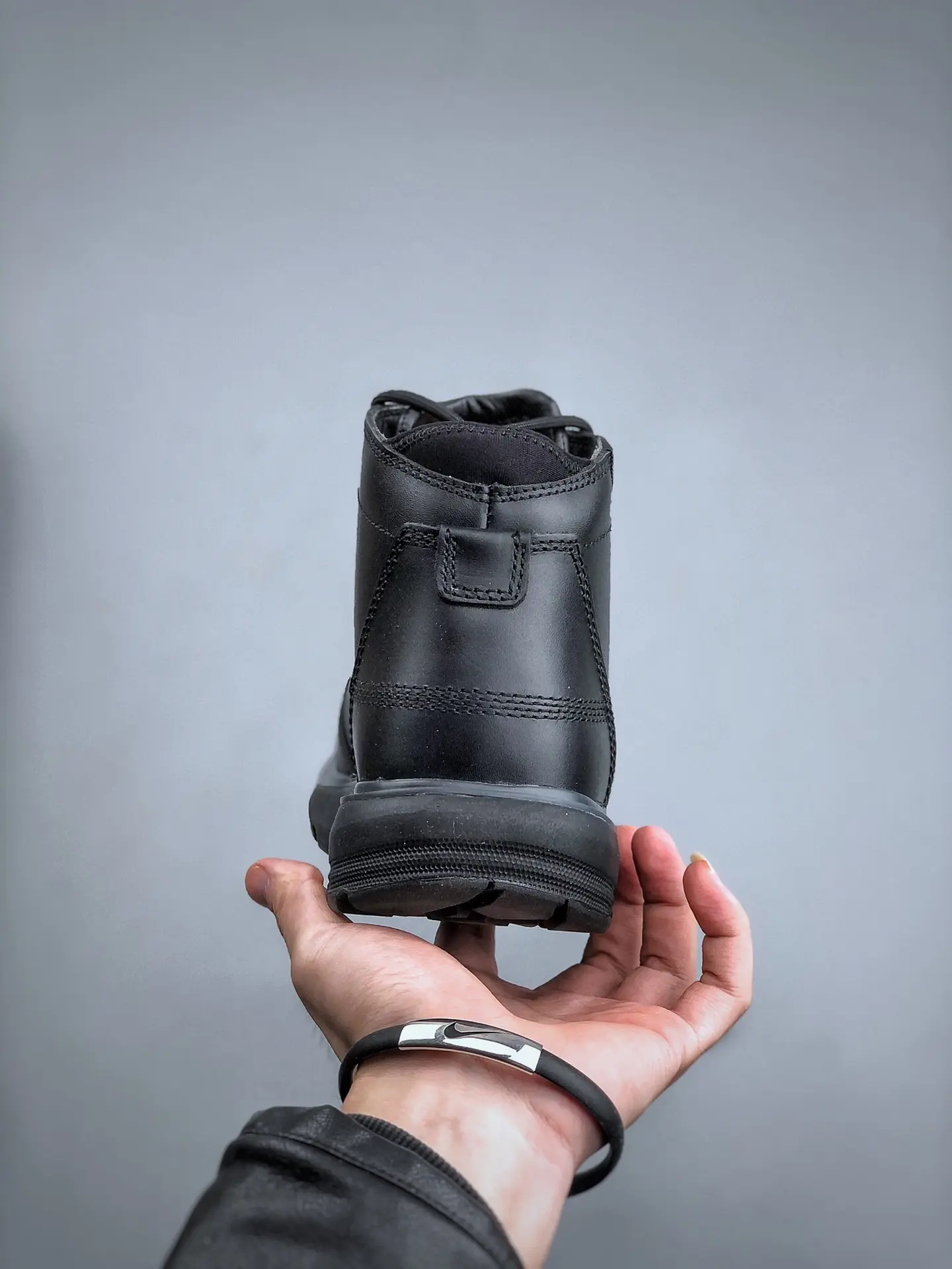 YASSW | The Ultimate Guide to Waterproof Work and Trekking Boots: From Replicas to Originals