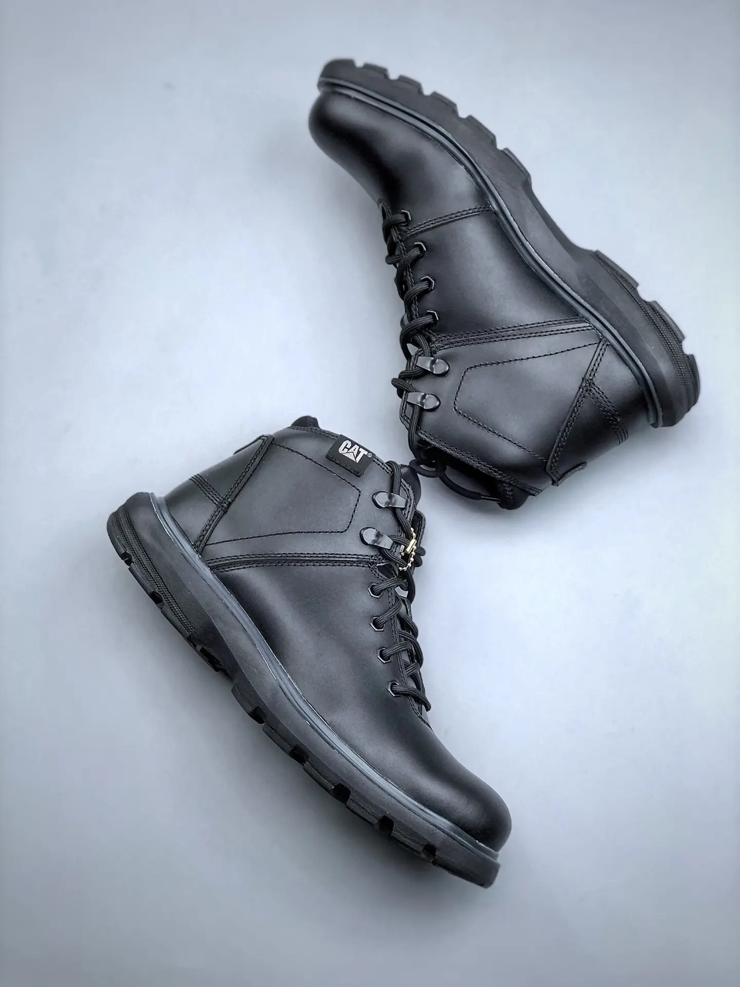 YASSW | The Ultimate Guide to Waterproof Work and Trekking Boots: From Replicas to Originals