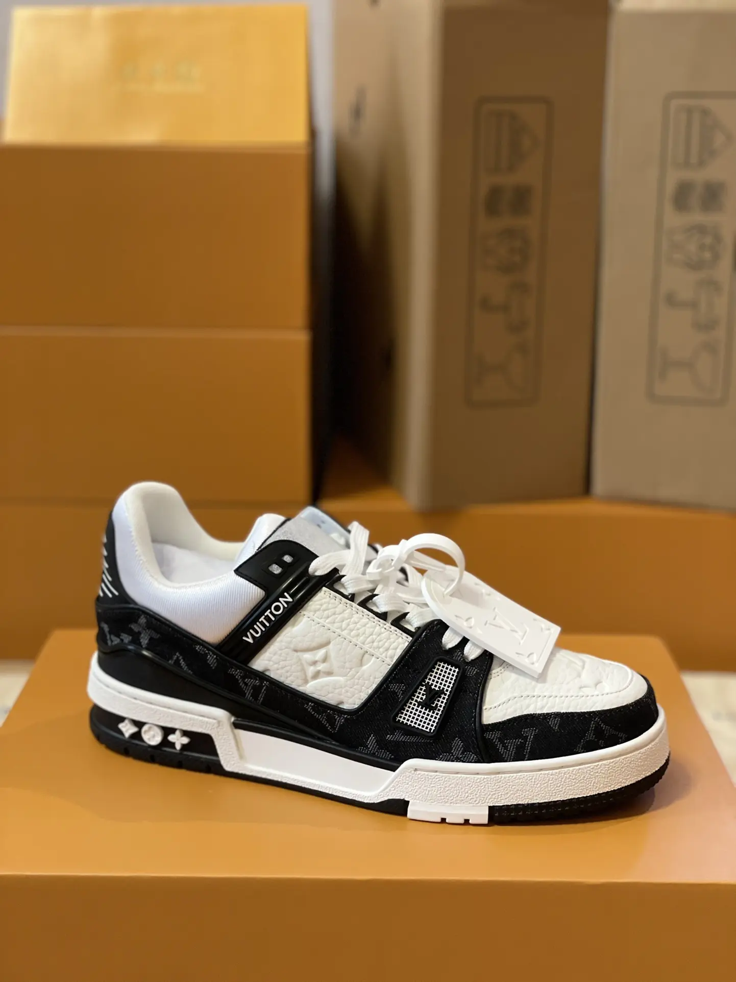 YASSW | Unveiling the Louis Vuitton LV Trainer Sneaker Replica in Black and White