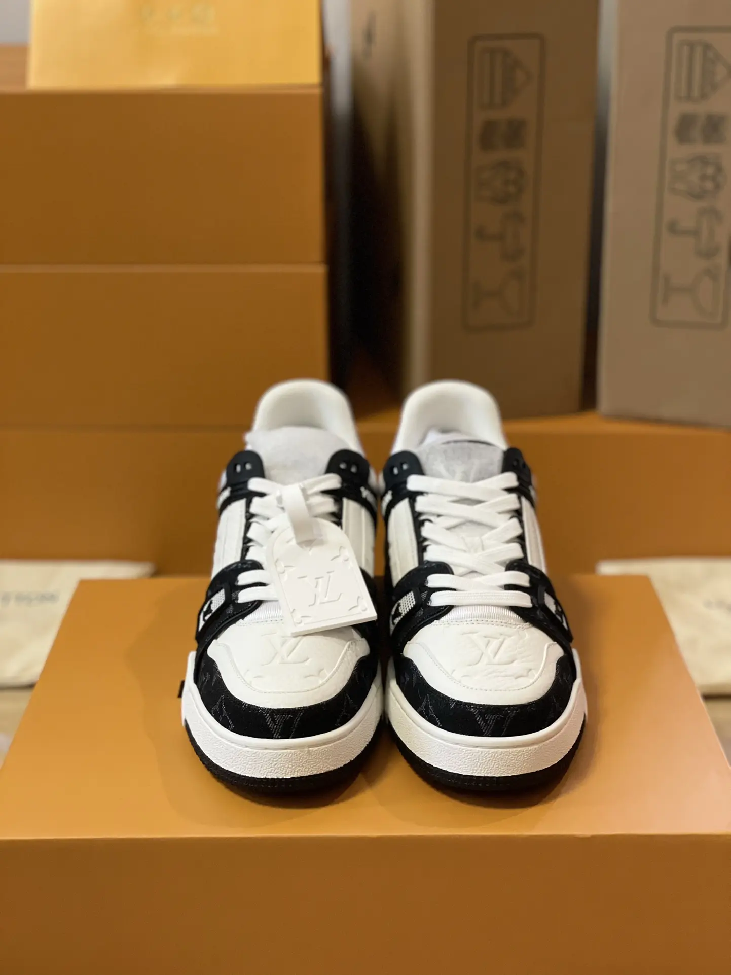 YASSW | Unveiling the Louis Vuitton LV Trainer Sneaker Replica in Black and White