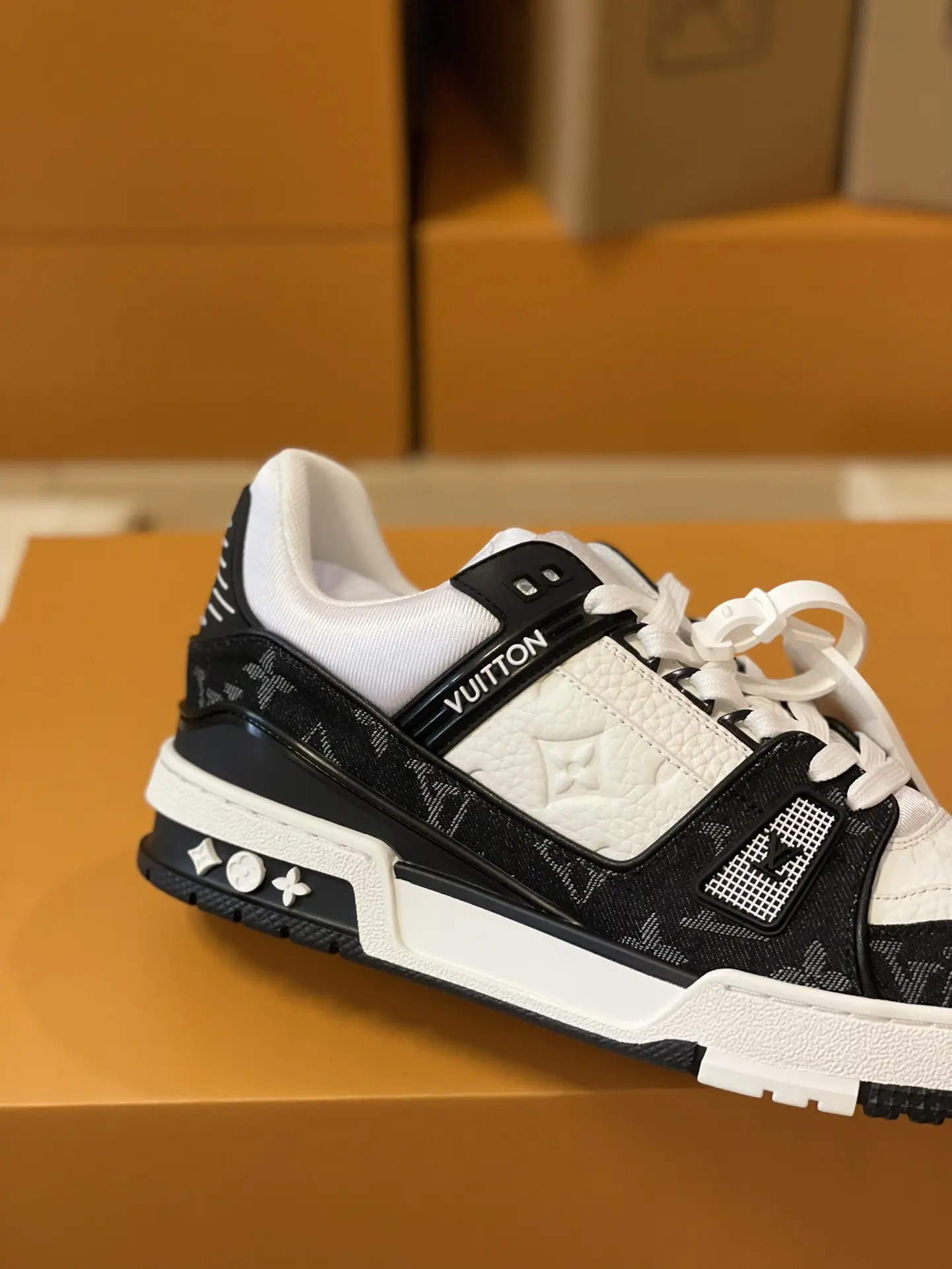 YASSW | Unveiling the Louis Vuitton LV Trainer Sneaker Replica in Black and White