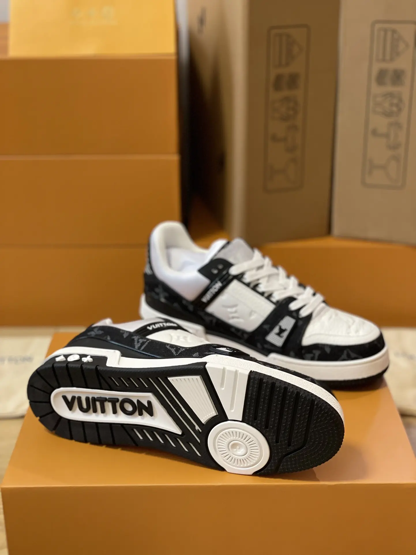 YASSW | Unveiling the Louis Vuitton LV Trainer Sneaker Replica in Black and White