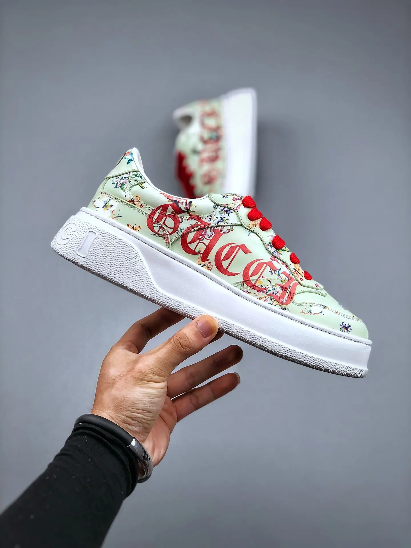 YASSW | Gucci x Pharrell Williams White Floral Replica Sneakers - High Quality & Affordable