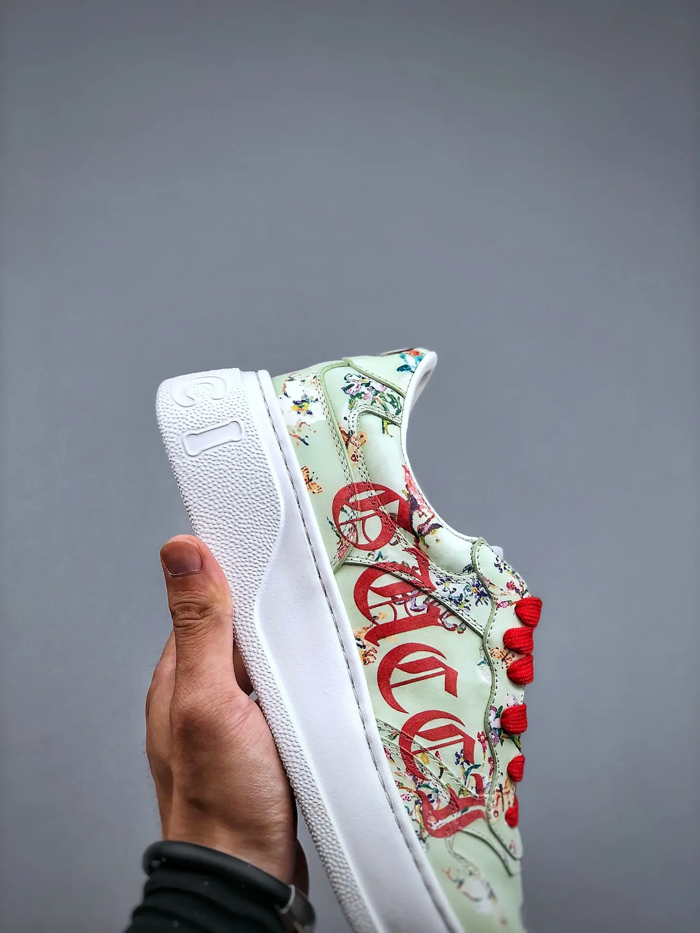 YASSW | Gucci x Pharrell Williams White Floral Replica Sneakers - High Quality & Affordable