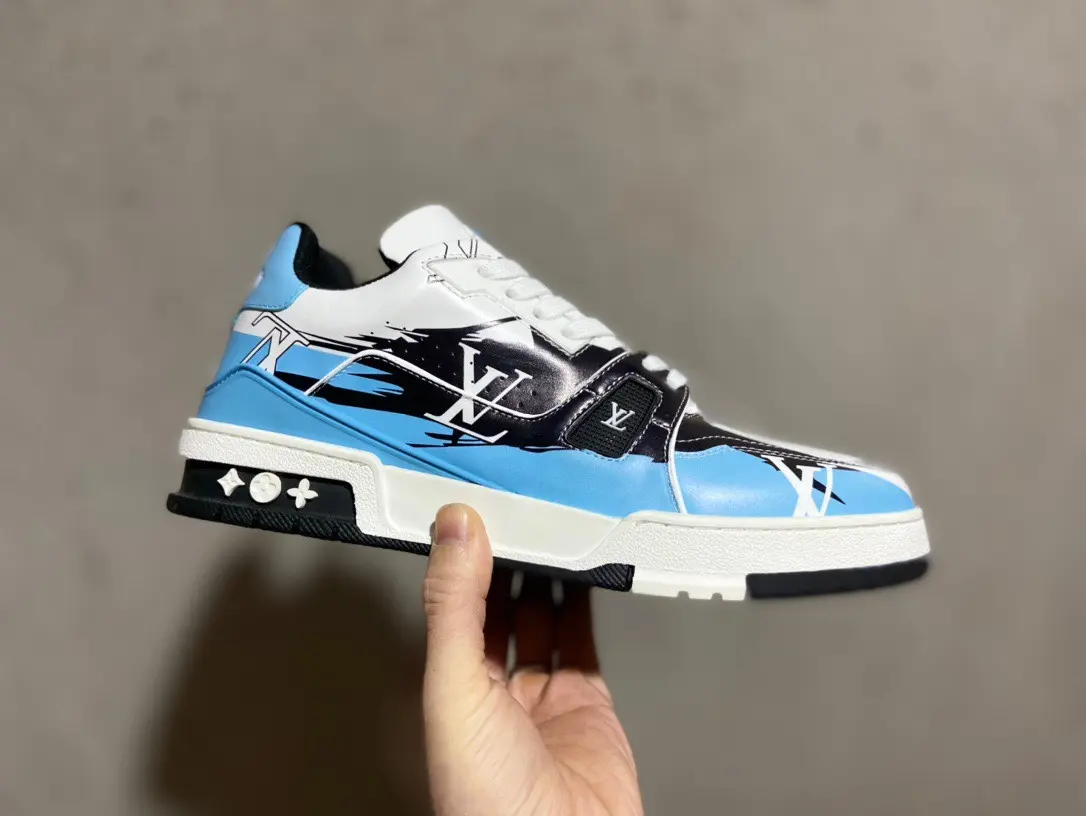 YASSW | Louis Vuitton LV-TRAINER SNEAKER Chrome Silver Iridescent Replica Review