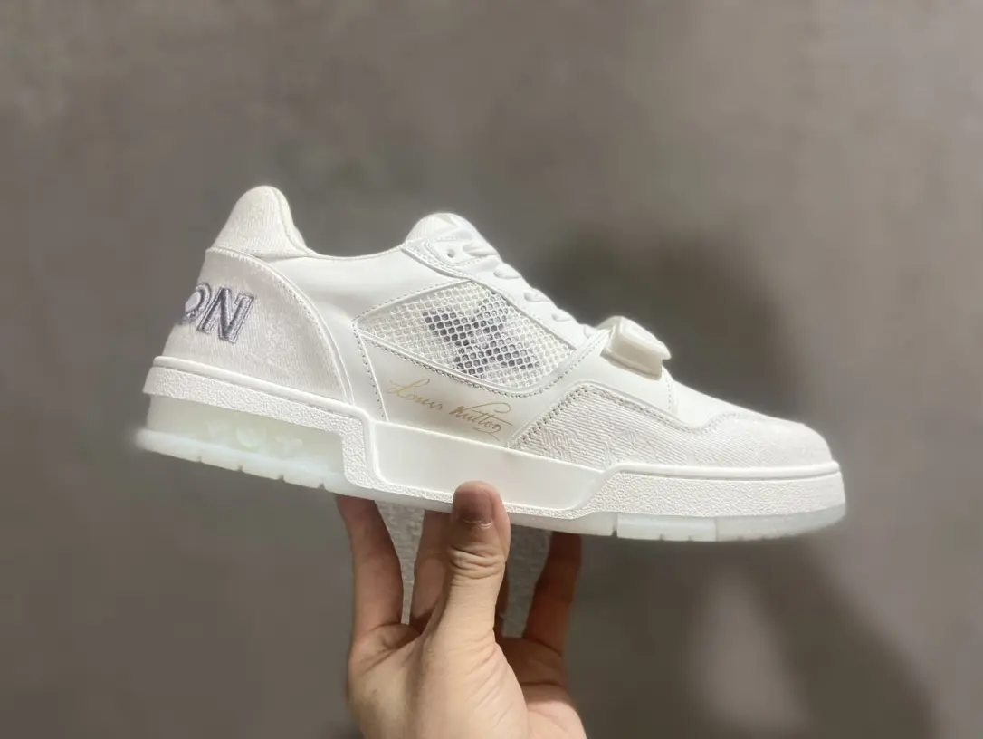 YASSW | Louis Vuitton LV-TRAINER SNEAKER Chrome Silver Iridescent Replica Review