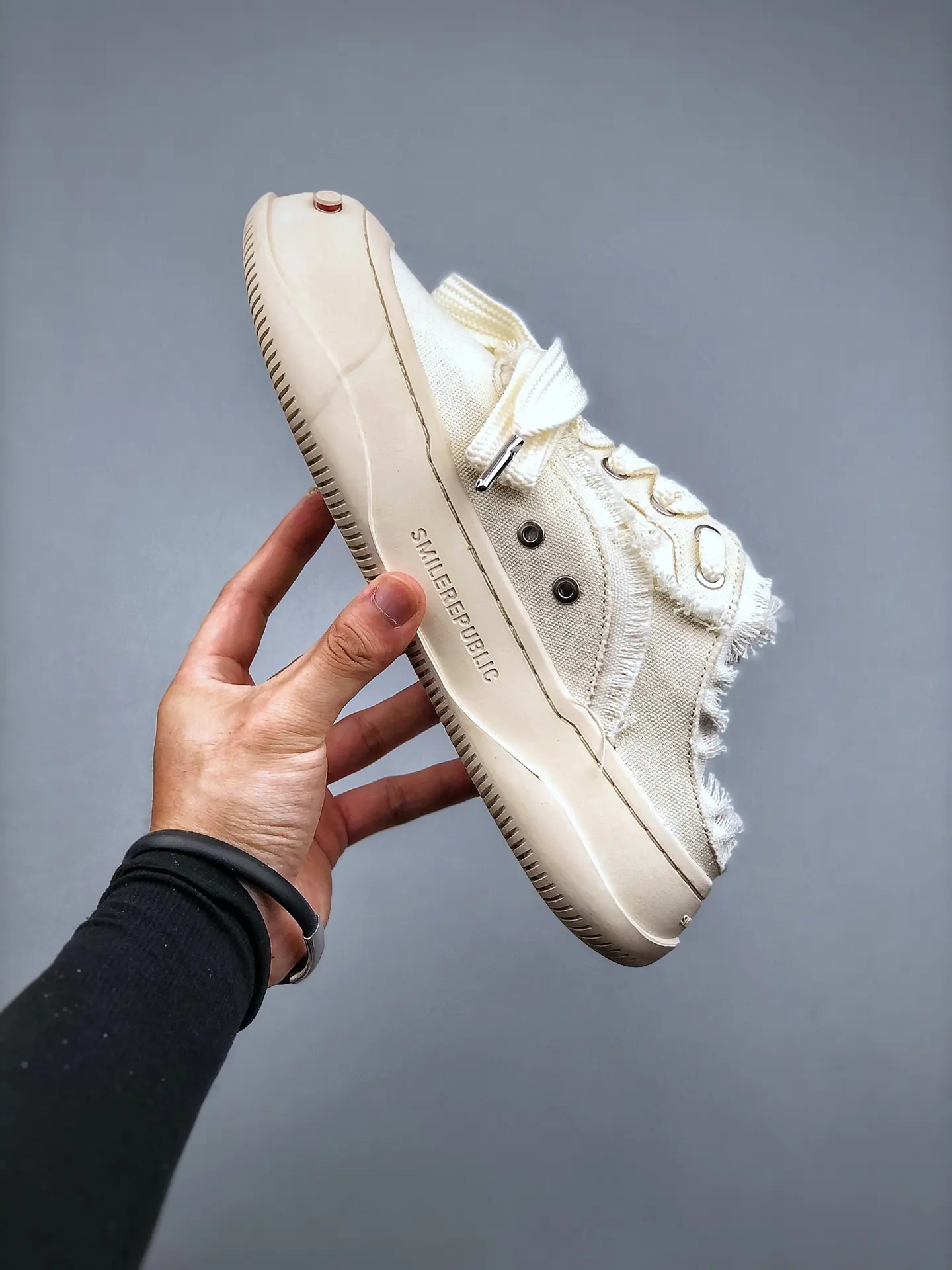 YASSW | The Rise of SMILEREPUBLIC Replica Sneakers: A Detailed Review