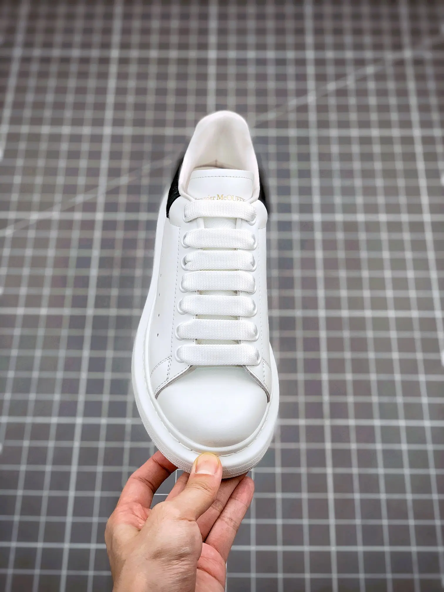 YASSW | Alexander McQueen Oversized Sneakers Replica Review: White and Pink Variants