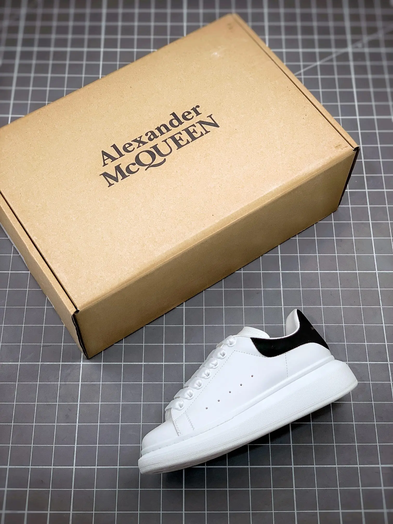 YASSW | Alexander McQueen Oversized Sneakers Replica Review: White and Pink Variants