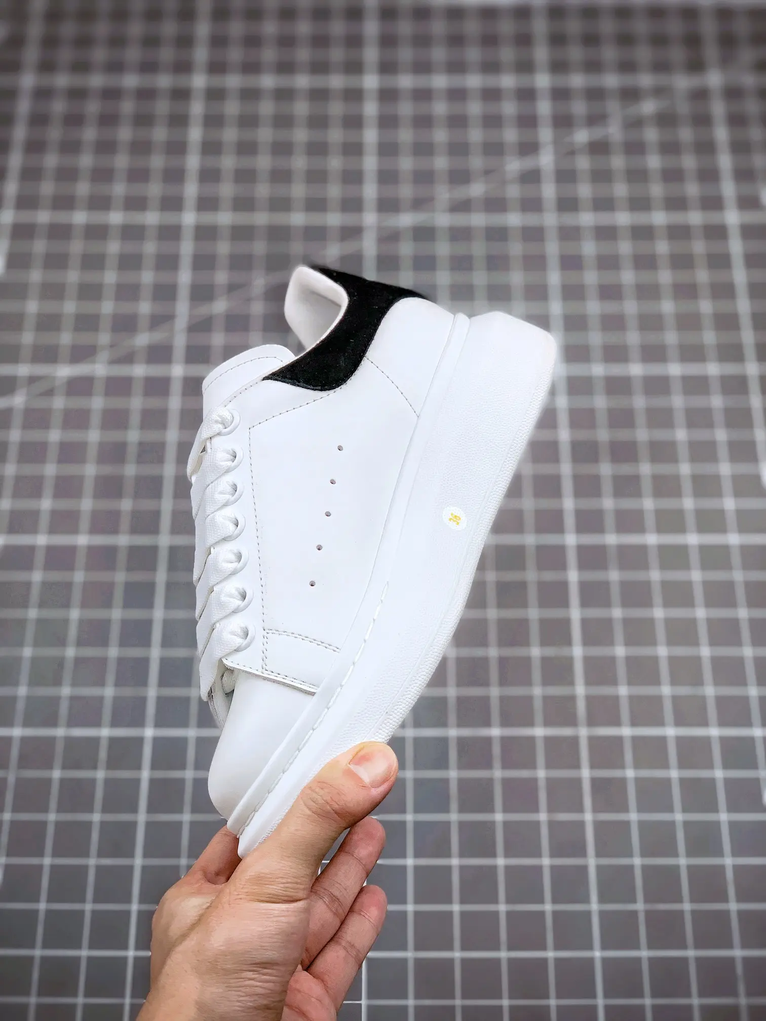 YASSW | Alexander McQueen Oversized Sneakers Replica Review: White and Pink Variants