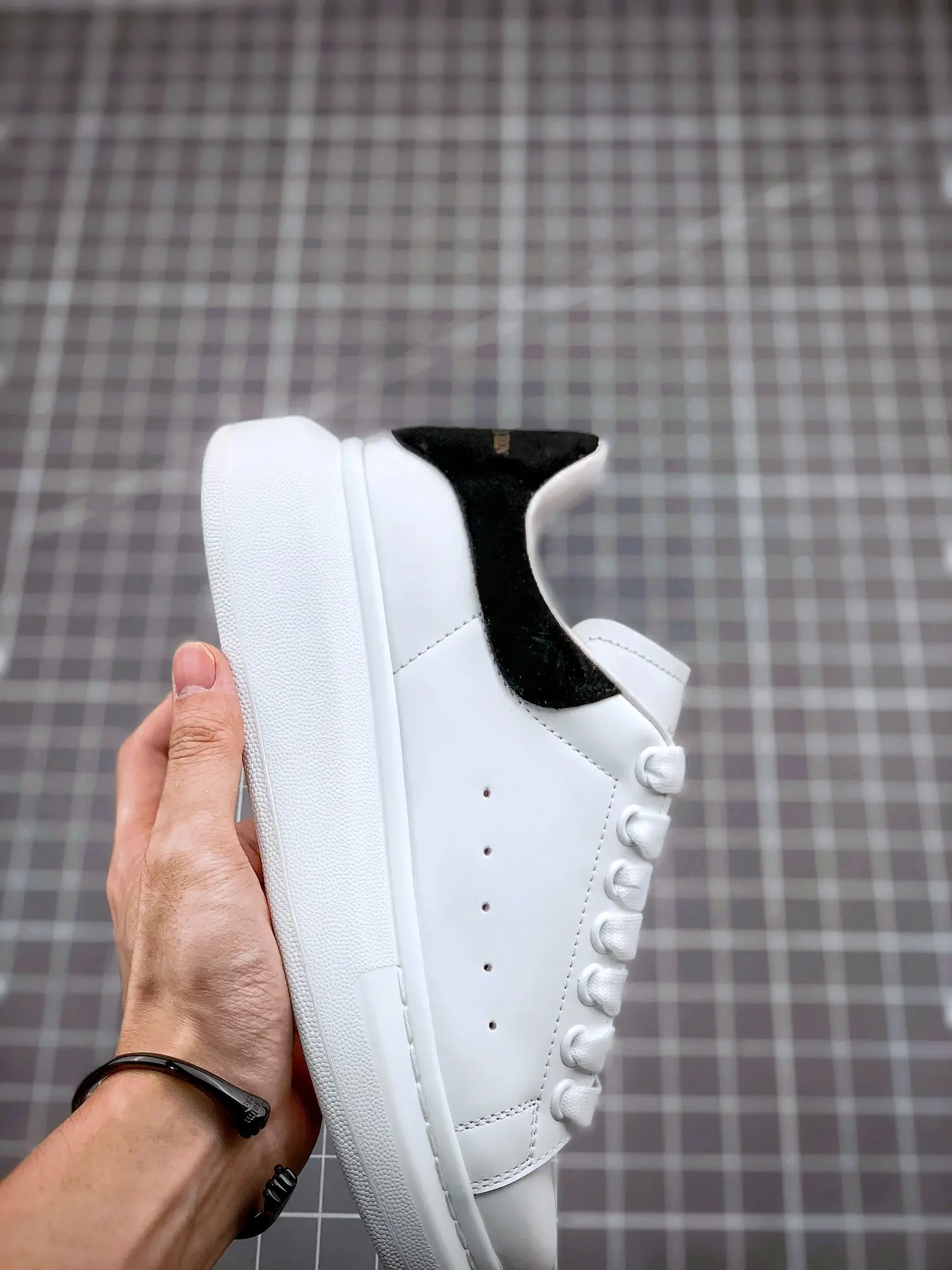 YASSW | Alexander McQueen Oversized Sneakers Replica Review: White and Pink Variants