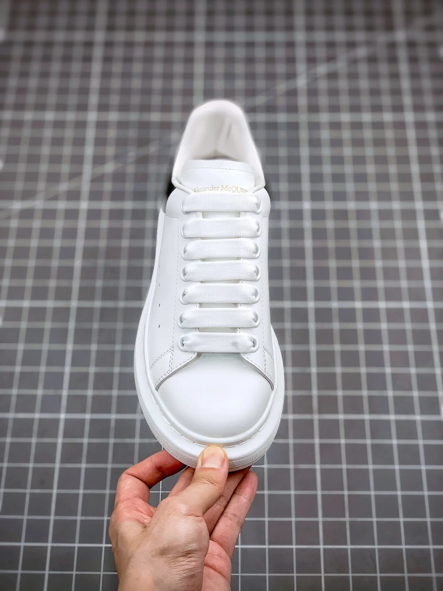 YASSW | Replica Alexander McQueen Oversized Sneakers in White: Style and Comfort at a Fraction of the Cost