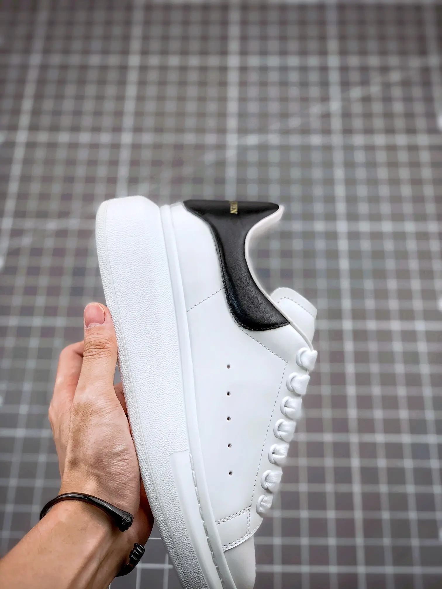 YASSW | Replica Alexander McQueen Oversized Sneakers in White: Style and Comfort at a Fraction of the Cost