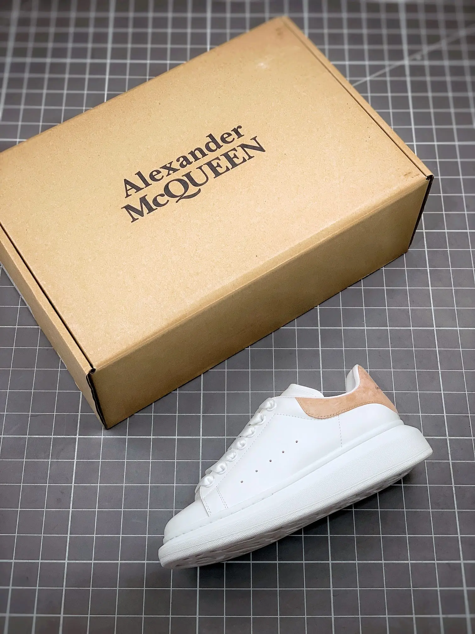 YASSW | The Appeal of Alexander McQueen Replica Sneakers: A Comprehensive Guide