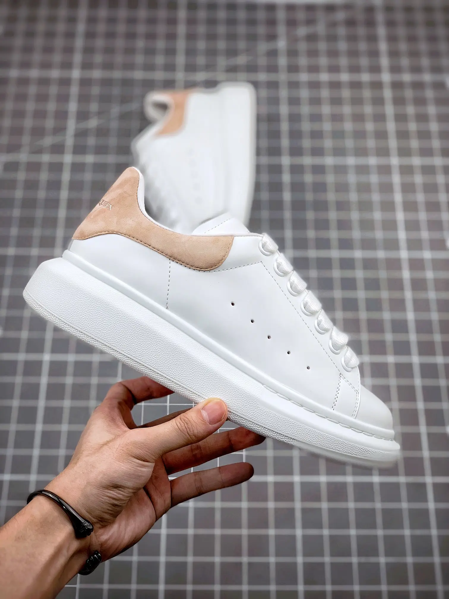 YASSW | The Appeal of Alexander McQueen Replica Sneakers: A Comprehensive Guide