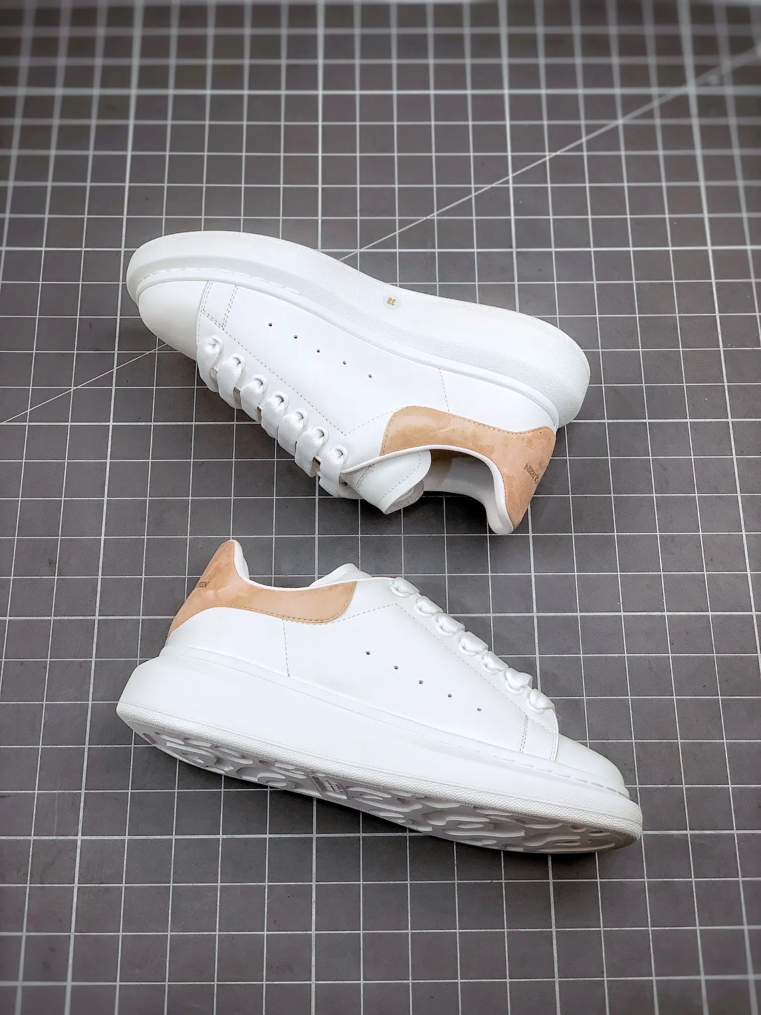 YASSW | The Appeal of Alexander McQueen Replica Sneakers: A Comprehensive Guide