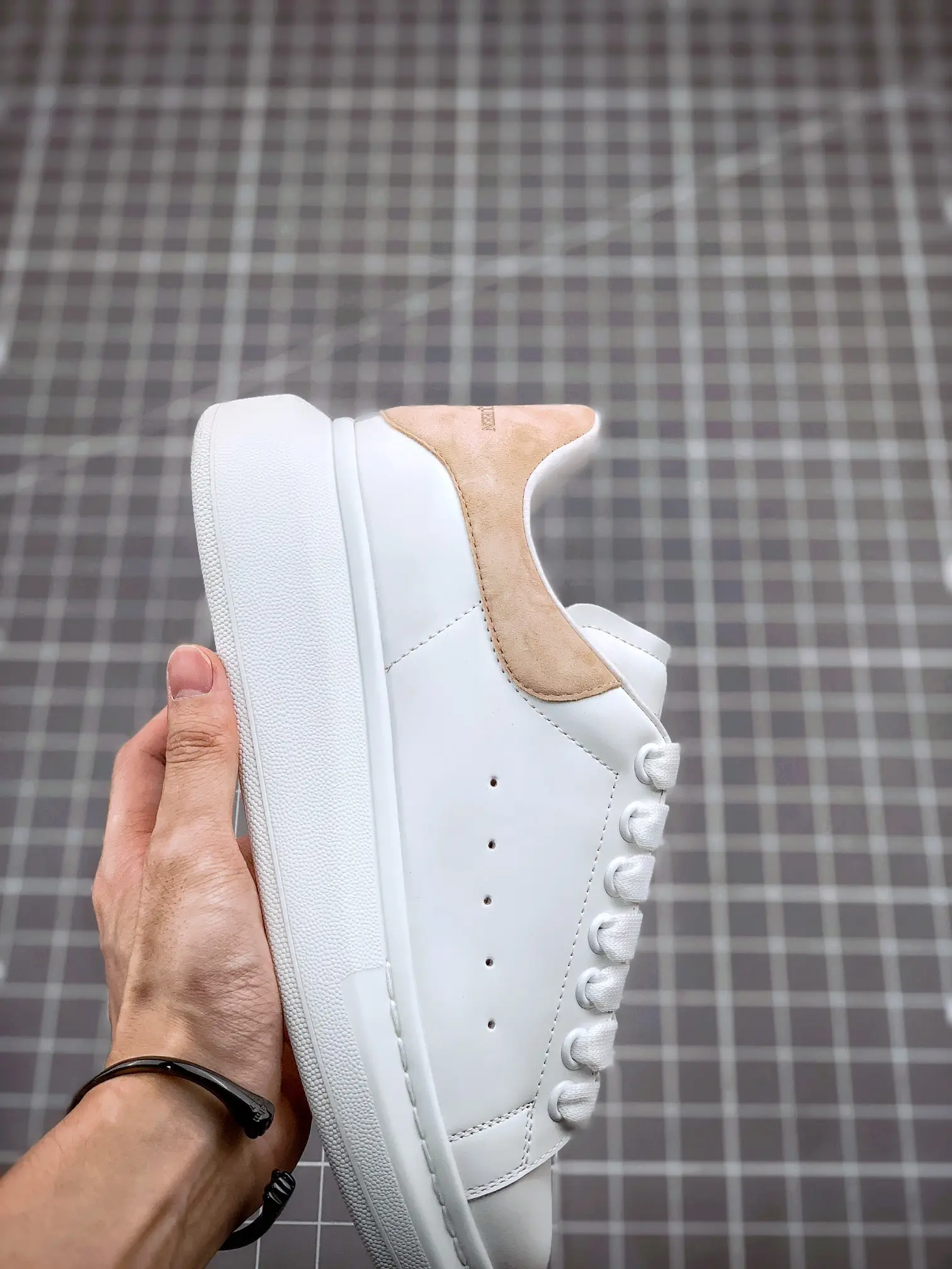 YASSW | The Appeal of Alexander McQueen Replica Sneakers: A Comprehensive Guide