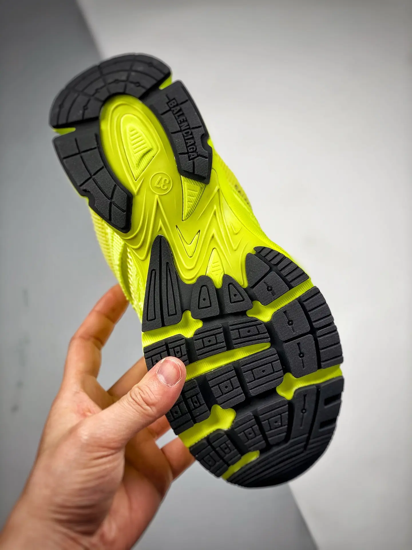 YASSW | The Ultimate Guide to Balenciaga Phantom Sneakers: Green/Yellow Replicas