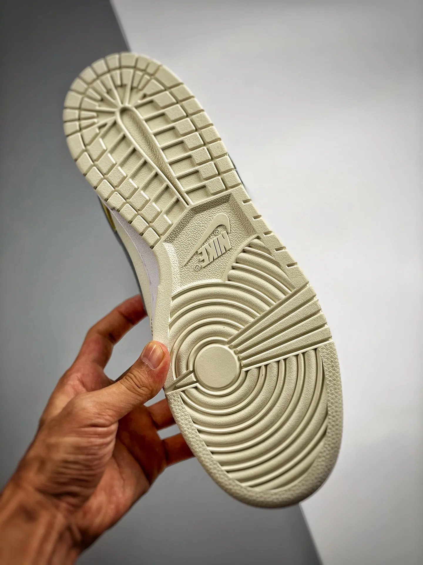 YASSW | Exploring the World of Replica Sneakers: A Look at Iconic Nike Replicas