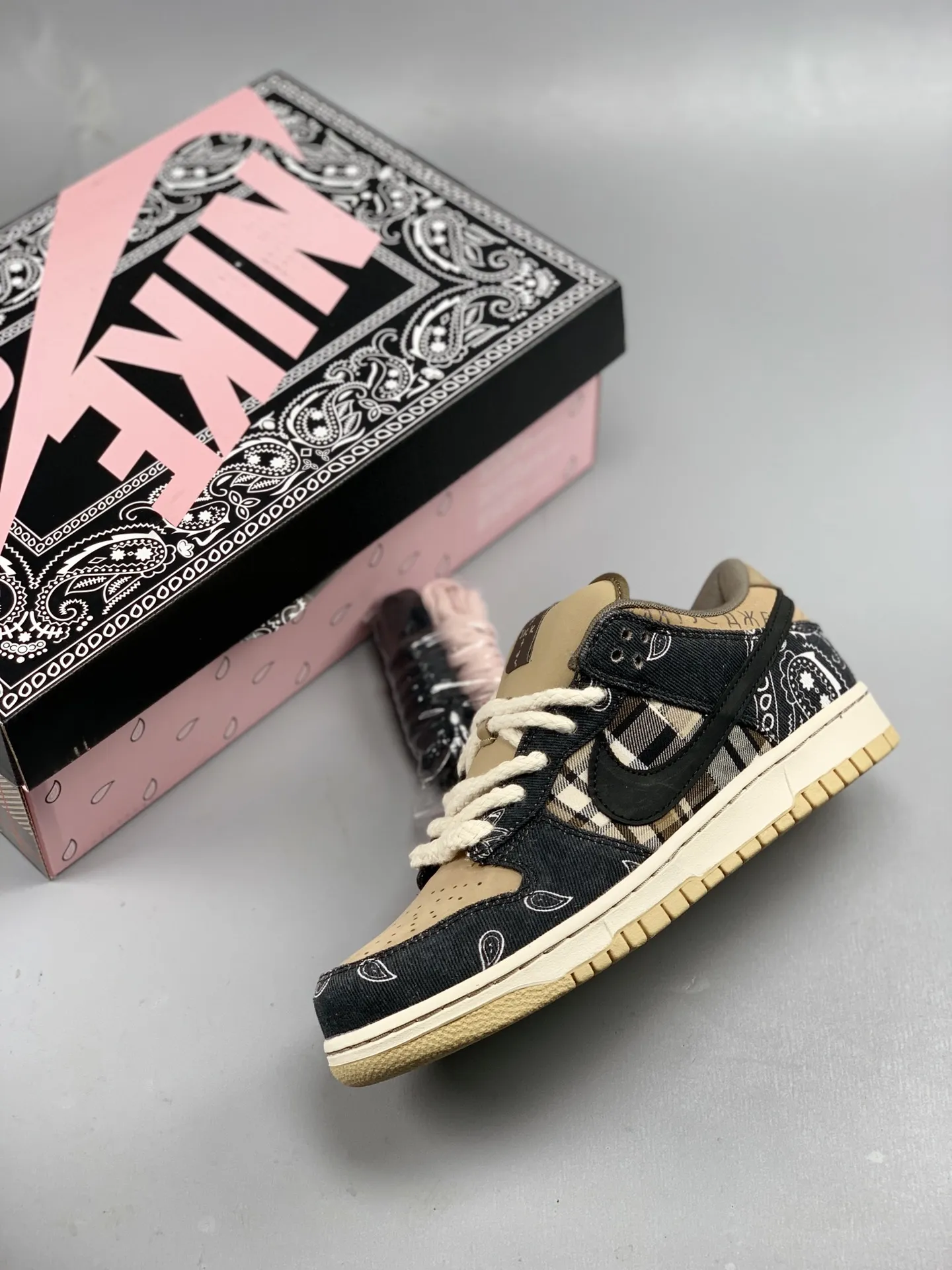 YASSW | Fake Rep Replica Nike SB Dunk Low Travis Scott Cactus Jack On Feet Review