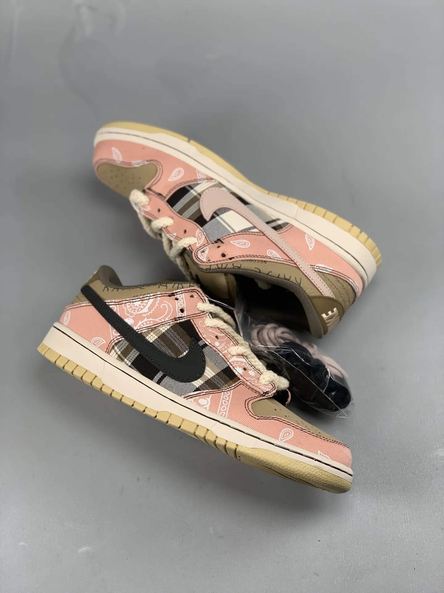 YASSW | Replica Travis Scott x Nike SB Dunk Low Bleached Pink Navy – Affordable Style