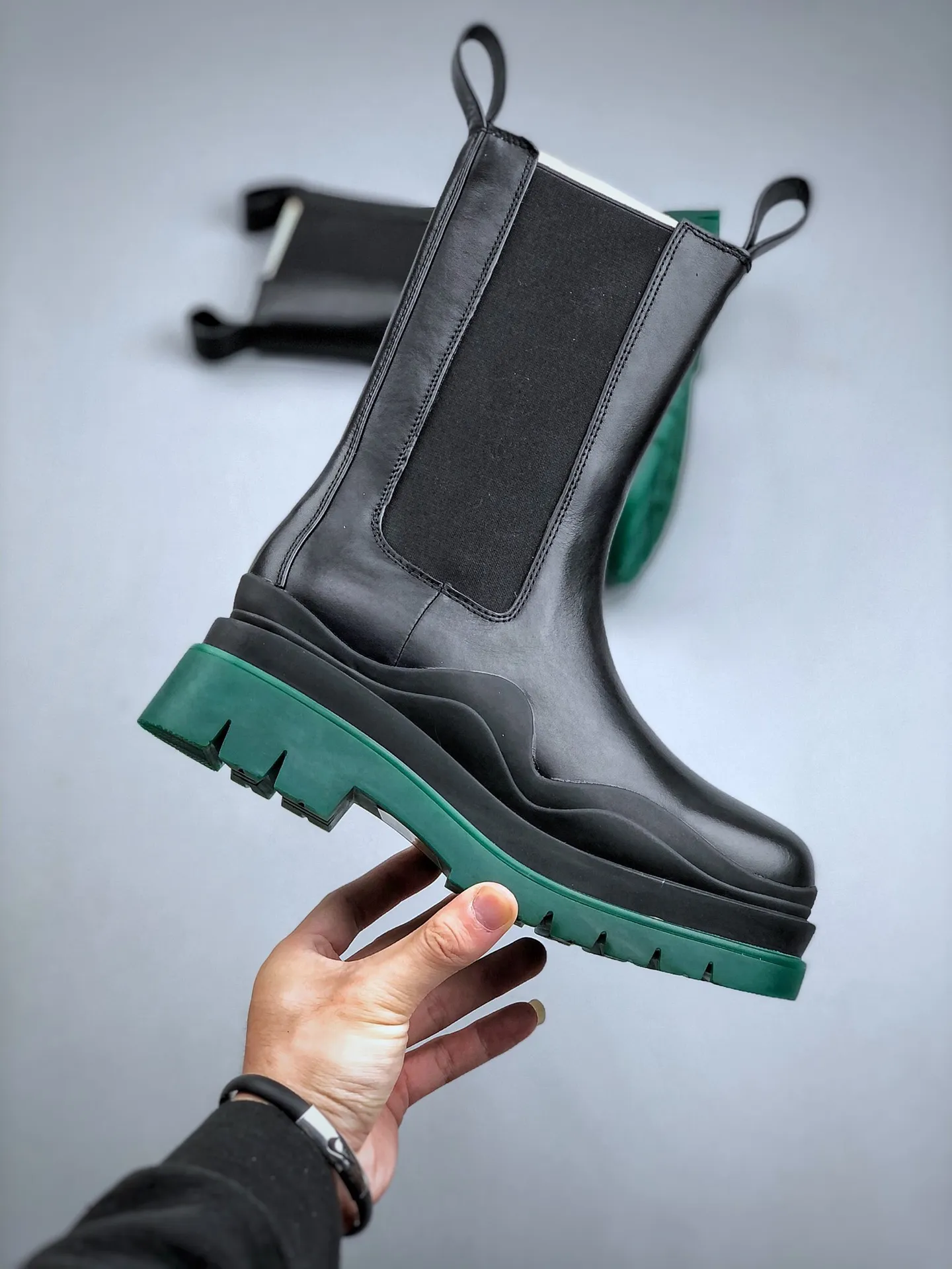 YASSW | The Ultimate Guide to Bottega Veneta Tire Chelsea Boots Black/Green