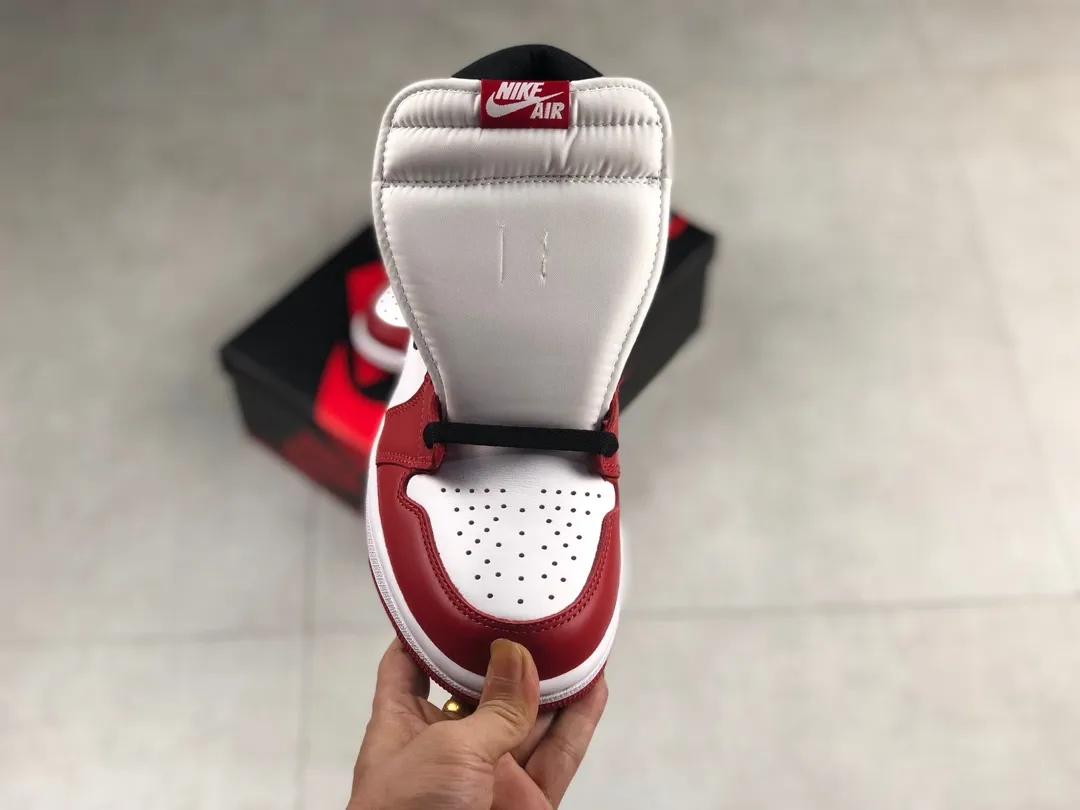 YASSW | Air Jordan 1 Retro High OG Chicago: The Classic Icon