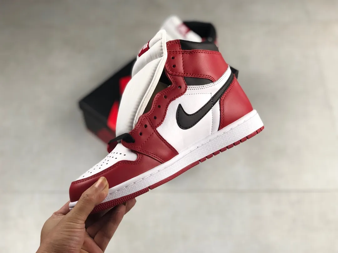 YASSW | Air Jordan 1 Retro High OG Chicago: The Classic Icon