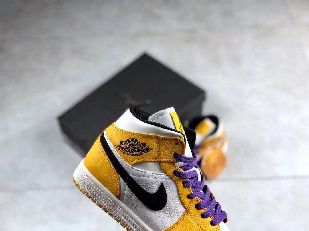 YASSW | Air Jordan 1 Mid SE 