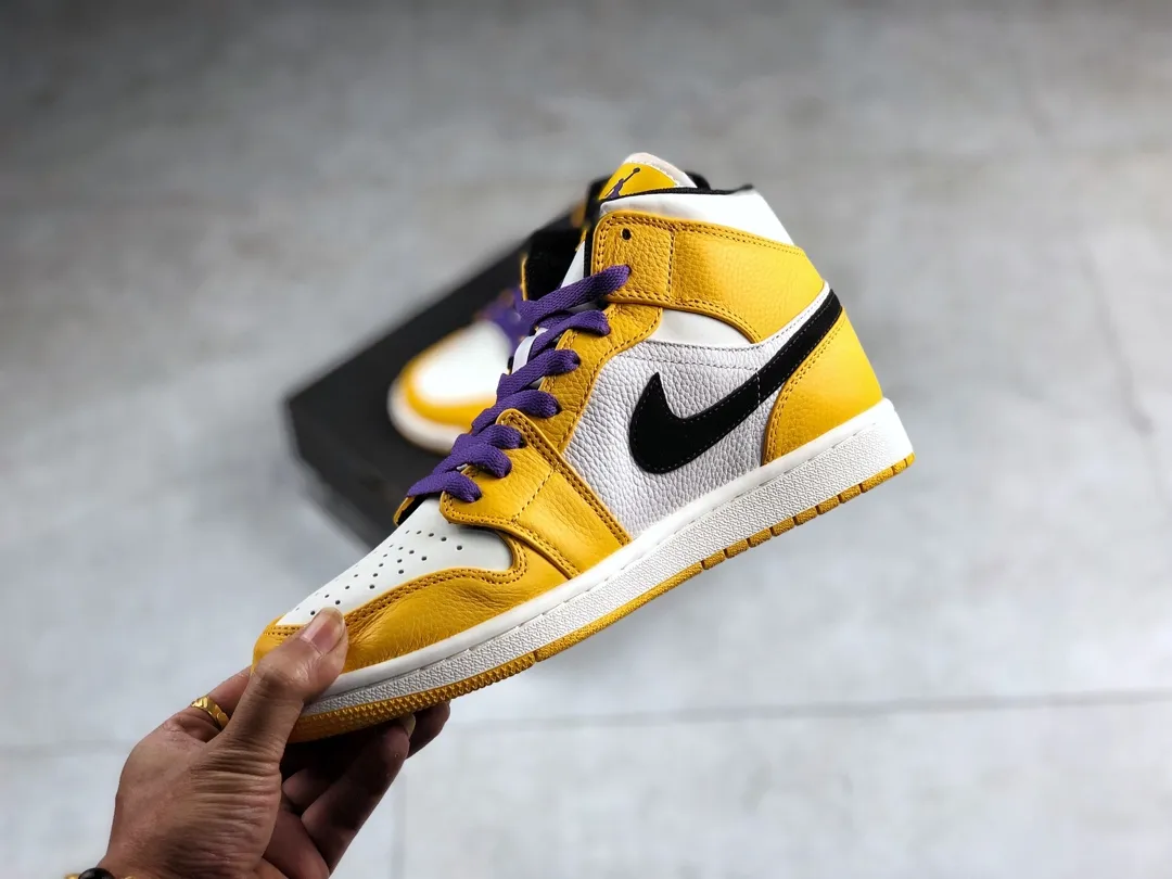 YASSW | Air Jordan 1 Mid SE 