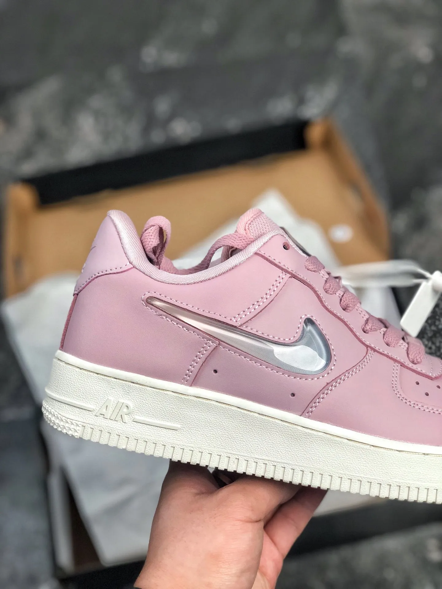 YASSW | Nike Women's Trainers: Air Force 1 '07 Plum Chalk/Obsidian Mist Review