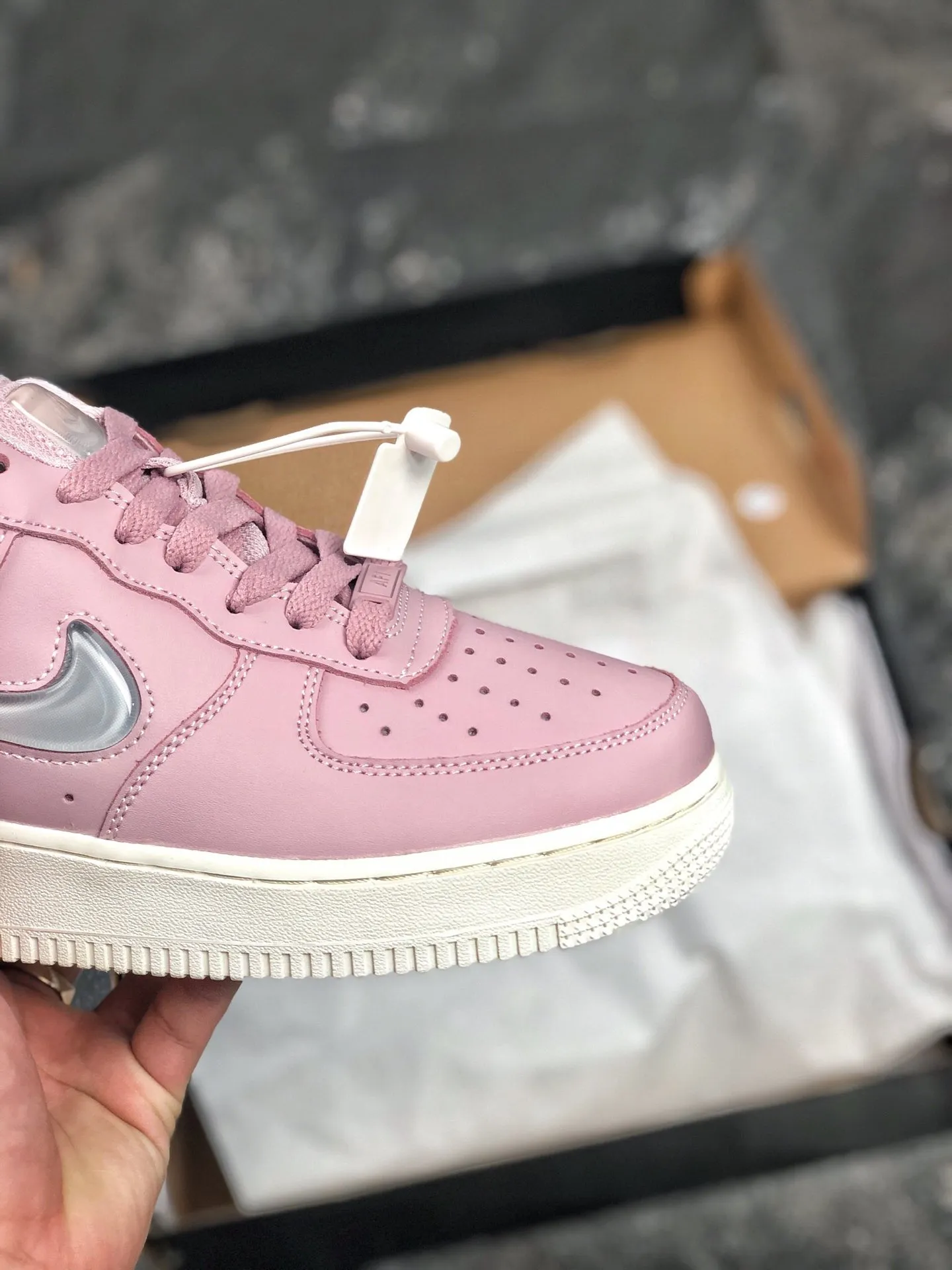 YASSW | Nike Women's Trainers: Air Force 1 '07 Plum Chalk/Obsidian Mist Review